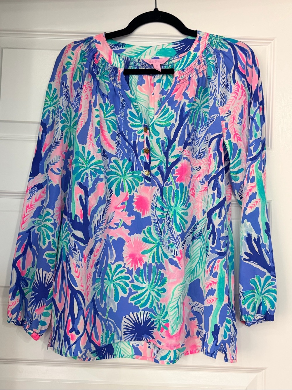 Lilly Pulitzer Elsa Top Jet Stream 100% Silk Blouse size Medium blue pink - Picture 3 of 9